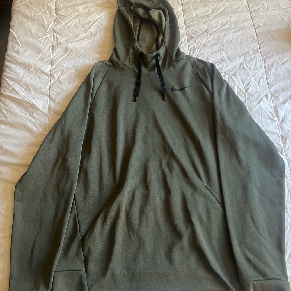 Nike Men's Hoodie in Olive